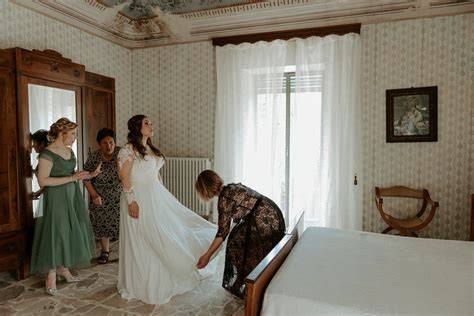 Preparativi della sposa a casa