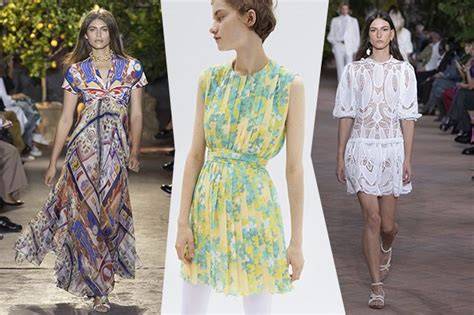 Modelli di abiti colorati e vivaci