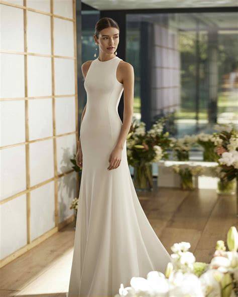 Esempio di abito da sposa elegante e minimalista