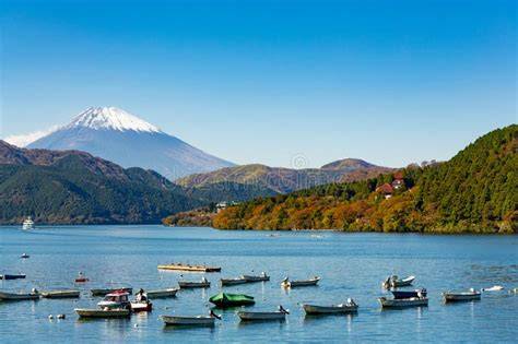 Monte Fuji che si specchia nel lago Ashi