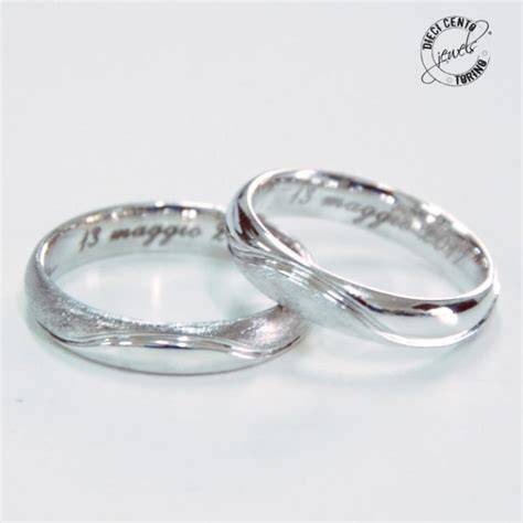 Matrimonio con fedi in oro bianco
