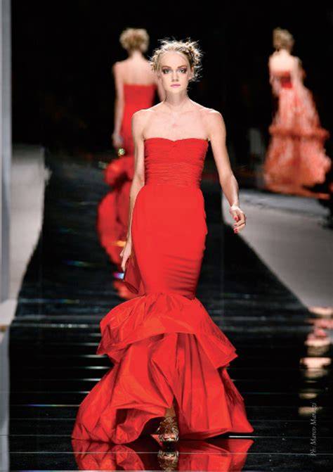 Iconico abito rosso Valentino
