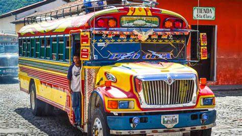 Chicken bus colorato in Guatemala