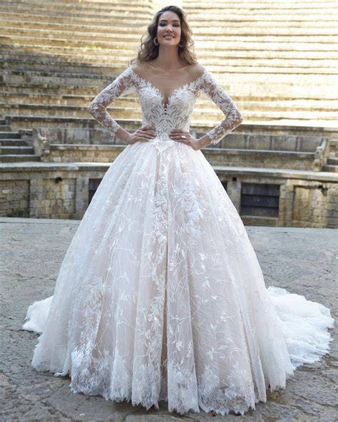 Esempi di abiti da sposa a maniche lunghe indossati da celebrità