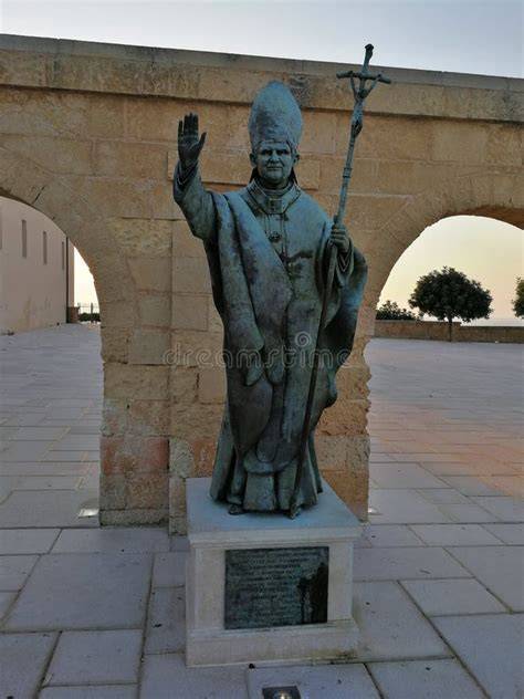 Statua di Papa Benedetto XVI