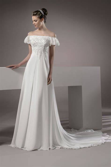 Collage di abiti da sposa stile impero con diversi dettagli