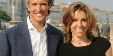 Alessandro Benetton e Deborah Compagnoni con i figli