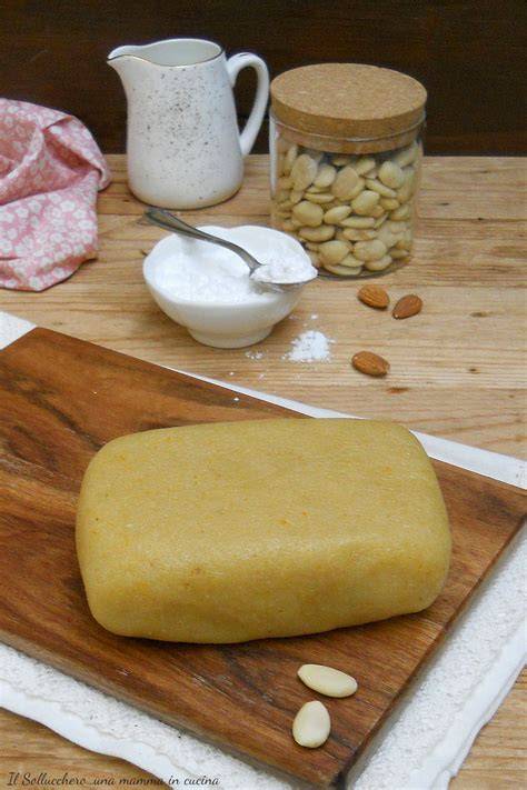 Composizione di ingredienti per la pasta di mandorle