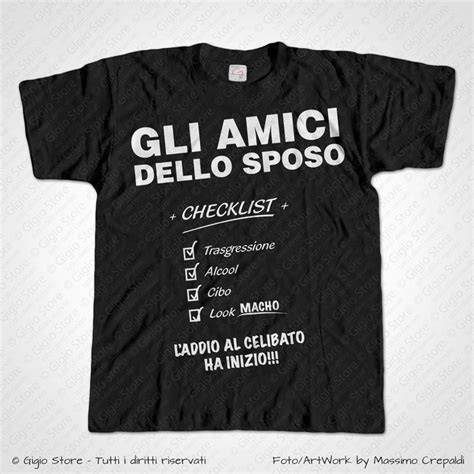 Esempi di magliette personalizzate per addio al celibato con stemmi del Milan e scritte divertenti.