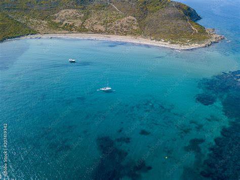 Vista aerea delle Isole Cheradi con barche ormeggiate
