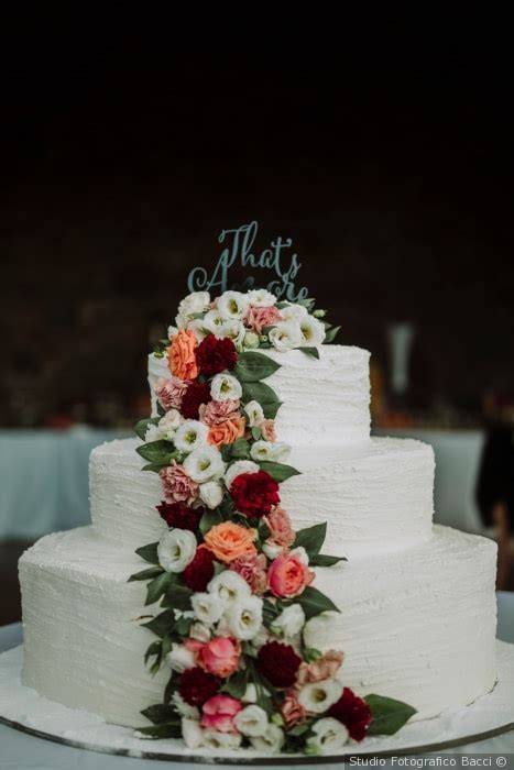 Esempio di una moderna torta nuziale 