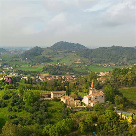 Vista panoramica della Villa Pollini con i Colli Euganei sullo sfondo