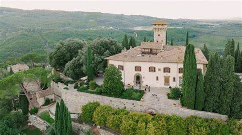 Castello di Vicchiomaggio con vista sulle colline del Chianti