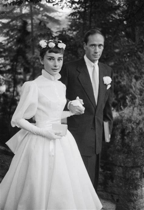 Audrey Hepburn e Mel Ferrer nel giorno del loro matrimonio, nel 1954