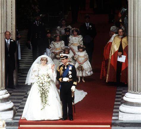 Il Principe e la Principessa del Galles emergono dalla Cattedrale di St Paul, 29 luglio 1981