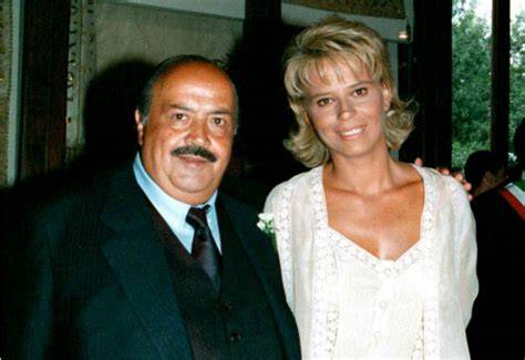 Maurizio Costanzo che officia un matrimonio