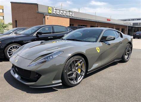 Ferrari grigio scuro
