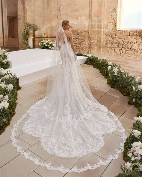 Dettaglio di abito da sposa in stile principesco