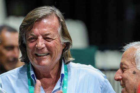 Adriano Panatta in un momento di riflessione