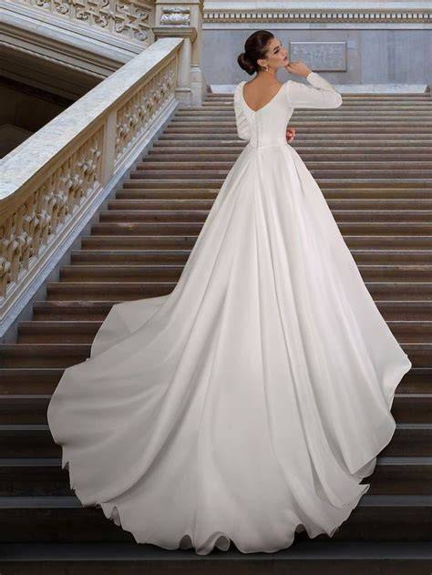 Schermata di gioco di abiti da sposa con opzioni di personalizzazione