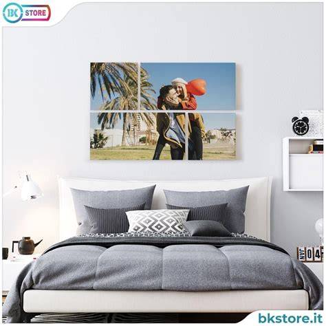 Coppia felice che guarda un quadro canvas personalizzato