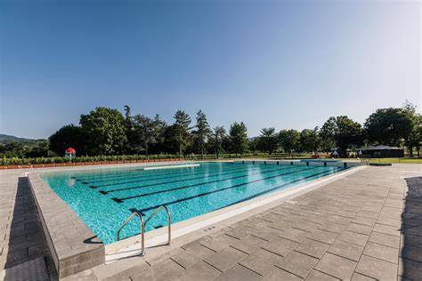 Piscina all'aperto dell'agriturismo FonteRossa