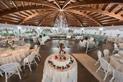 Interni eleganti di una sala ricevimenti