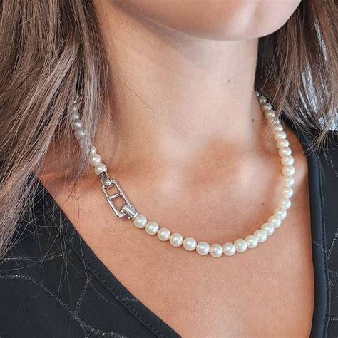 Collana di perle con chiusura in oro bianco