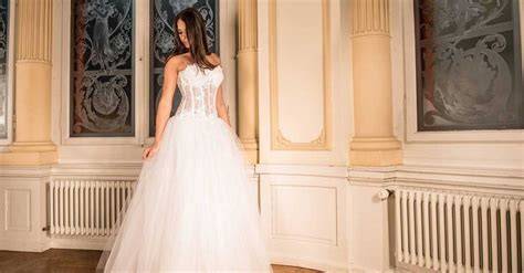 Infografica: Elementi chiave per la scelta dell'abito da sposa.