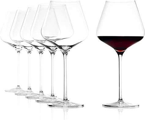 Calici di vino durante una degustazione