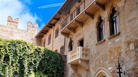 Cortile della Casa di Giulietta con il famoso balcone