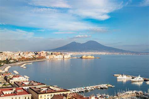Panorama del Golfo di Napoli con il Vesuvio
