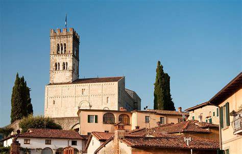 Borgo di Barga con Duomo