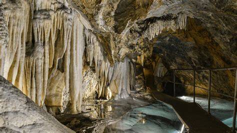 Interno della Grotta del Vento
