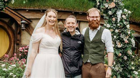 Elijah Wood con gli sposi a Hobbiton