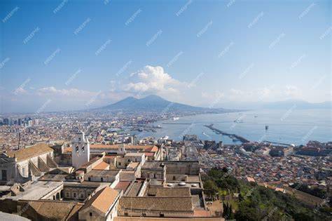 vista panoramica del Golfo di Napoli da Villa Elena