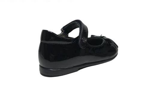 Confronto tra ballerine e scarpe con cinturino per bambine