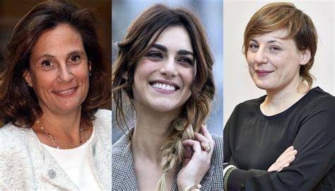 Generazioni di donne italiane con cognomi diversi