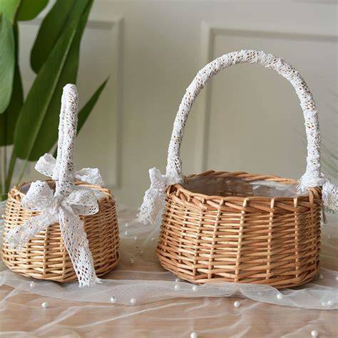 Esempi di cestini di vimini decorati per matrimonio