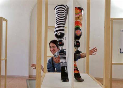 Martina Caironi con le sue protesi decorative