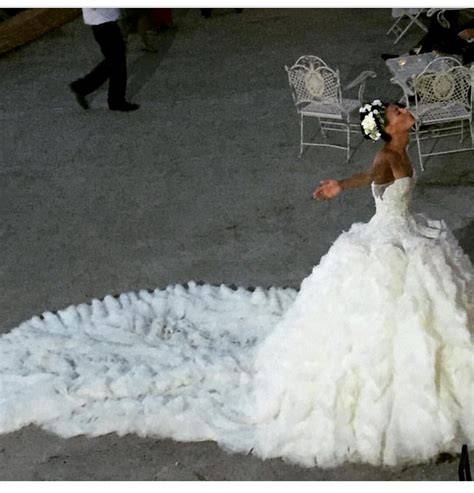 Dettaglio dell'abito da sposa di Giovanna Battaglia firmato Alexander McQueen