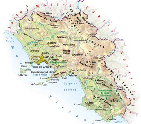 Mappa della Campania con evidenziate zone note per la produzione di limoni e confetti