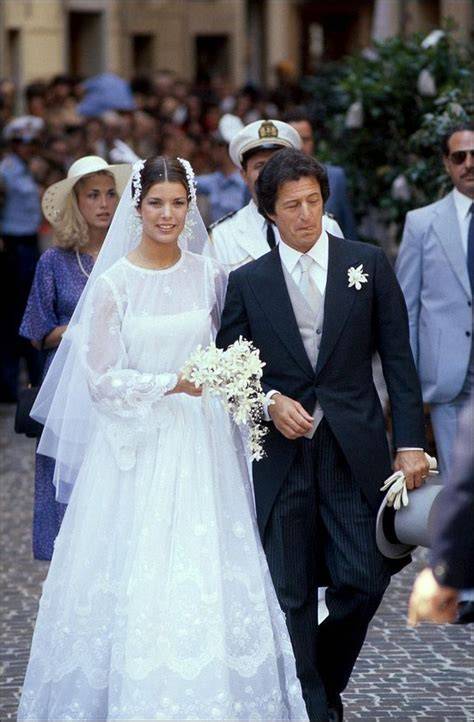 Abito da sposa Dior color crema di Carolina di Monaco per il matrimonio con Stefano Casiraghi